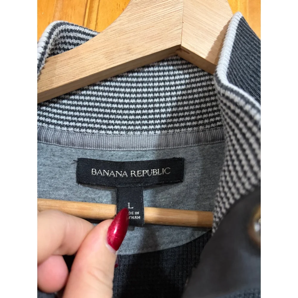Banana Republic Charcoal Waffle Knit Long Sleeve Henley Sweater L